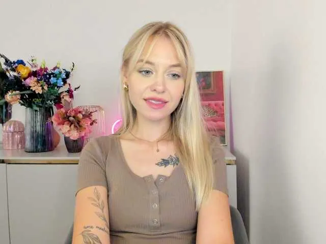Live sex webcam photo for CindyGlam #291245359