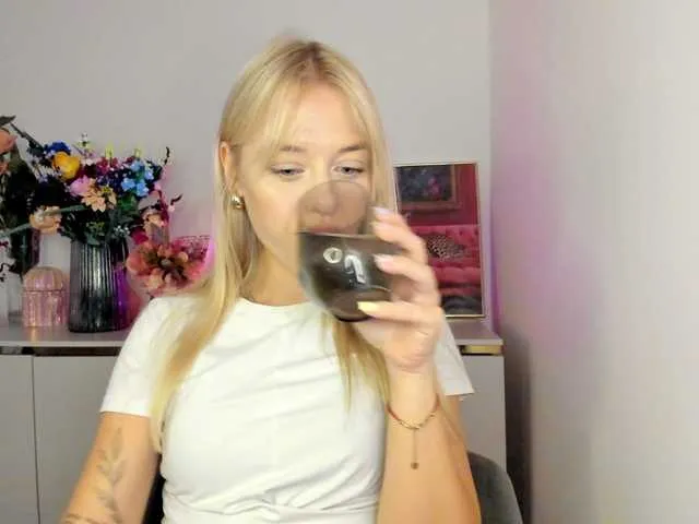 Live sex webcam photo for CindyGlam #291270701