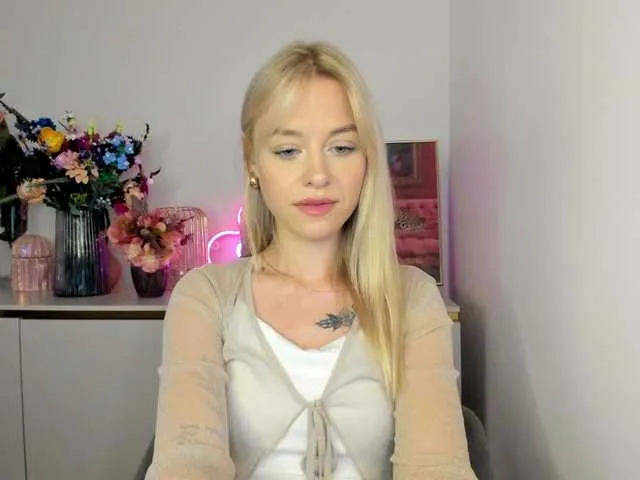 Live sex webcam photo for CindyGlam #291276838