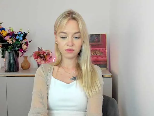 Live sex webcam photo for CindyGlam #291278392