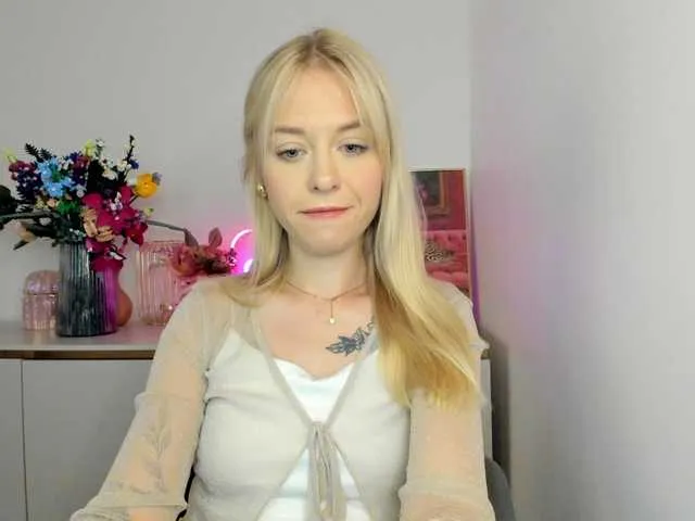Live sex webcam photo for CindyGlam #291330363