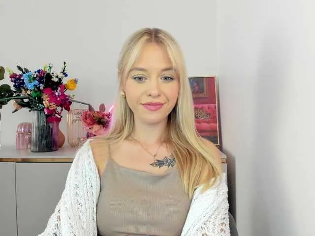Live sex webcam photo for CindyGlam #291337071