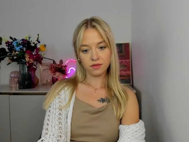Live sex webcam photo for CindyGlam #291338637