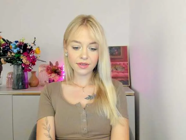 Live sex webcam photo for CindyGlam #291363605