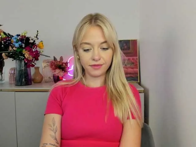Live sex webcam photo for CindyGlam #291377339