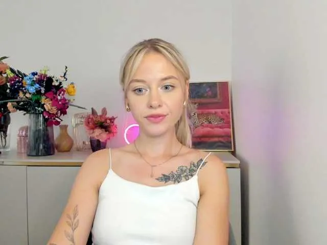 Live sex webcam photo for CindyGlam #291384062