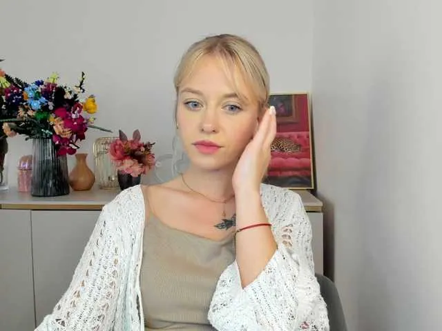 Live sex webcam photo for CindyGlam #291391191