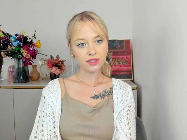 Live sex webcam photo for CindyGlam #291396754
