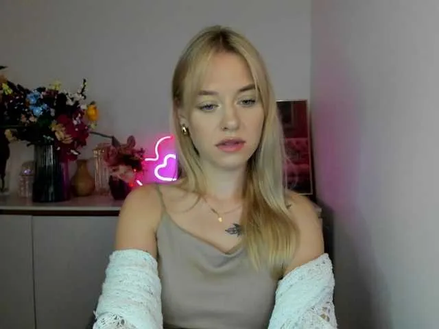 Live sex webcam photo for CindyGlam #291409337