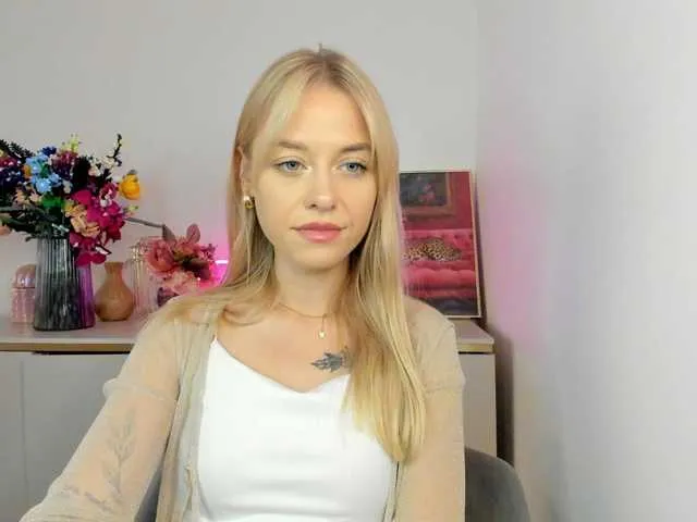 Live sex webcam photo for CindyGlam #291422882