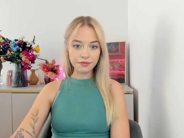 Live sex webcam photo for CindyGlam #291429922