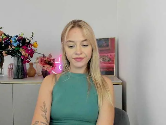 Live sex webcam photo for CindyGlam #291431780