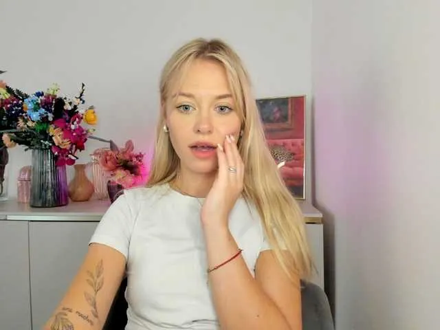 Live sex webcam photo for CindyGlam #291513306