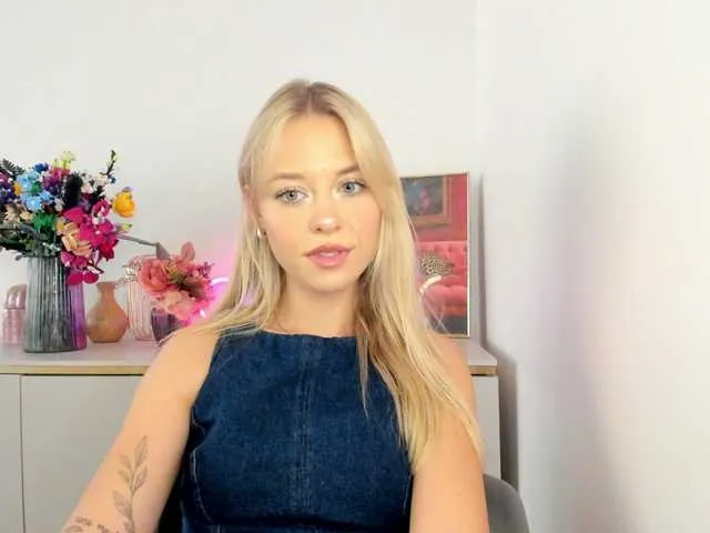 Live sex webcam photo for CindyGlam #291525839