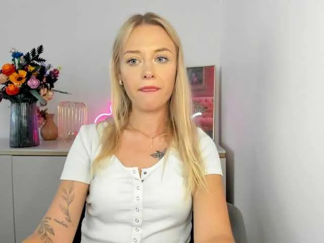 Live sex webcam photo for CindyGlam #291640984