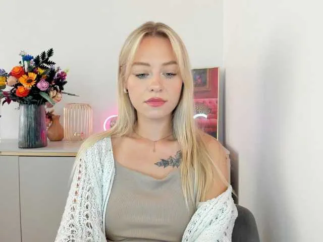 Live sex webcam photo for CindyGlam #291698772