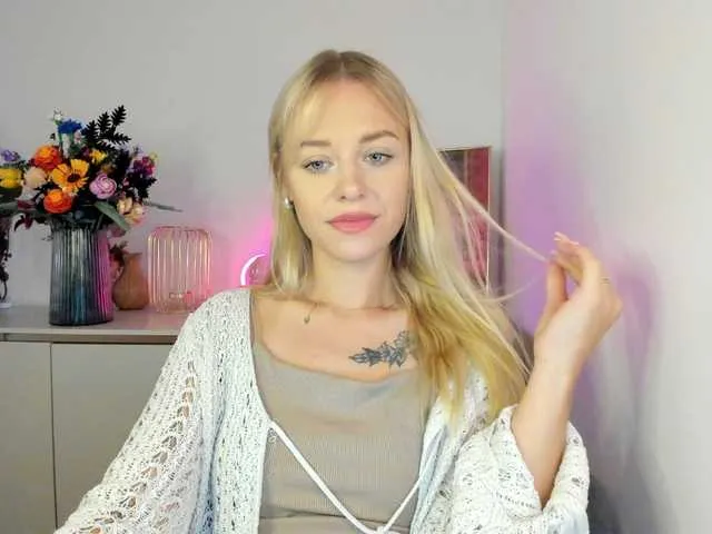 Live sex webcam photo for CindyGlam #291775853