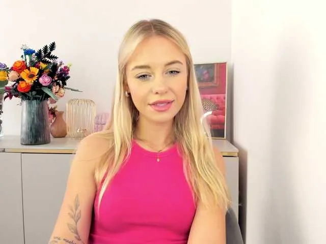 Live sex webcam photo for CindyGlam #291802760
