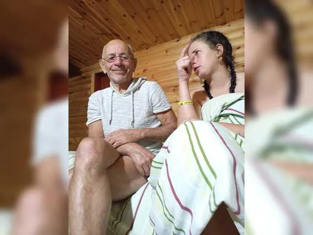 Live sex webcam photo for CindyXErics #276194408