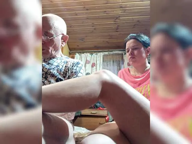 Live sex webcam photo for CindyXErics #290452441