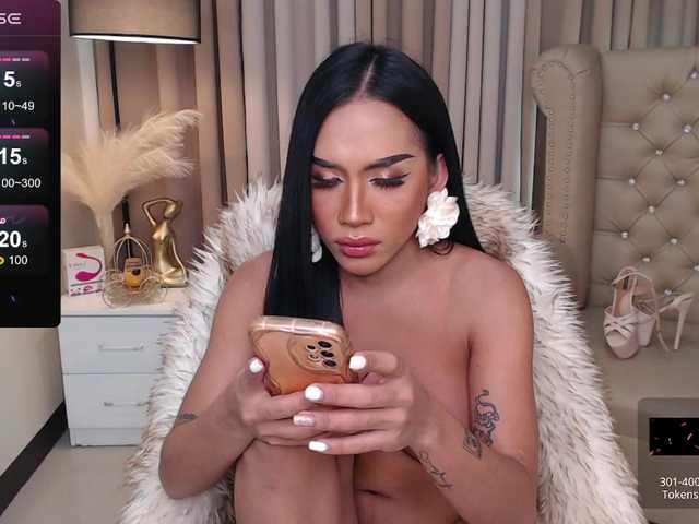 Live sex webcam photo for ClassyEllice #288040572