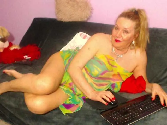 Live sex webcam photo for ClassyLydya #273003680