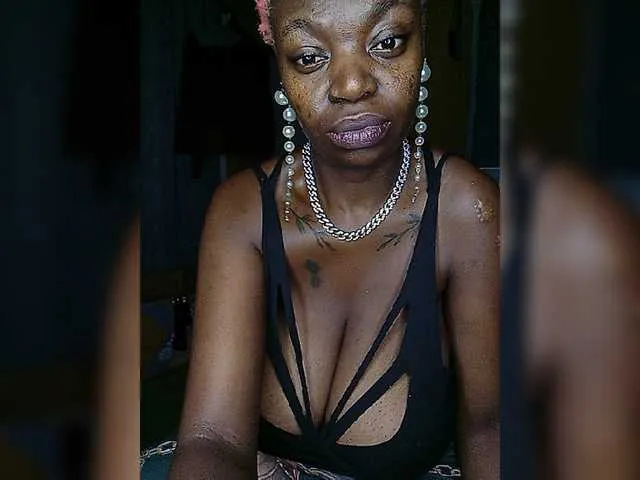 Live sex webcam photo for CleavageKING #277585784