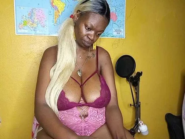 Live sex webcam photo for CleavageKING #290025518