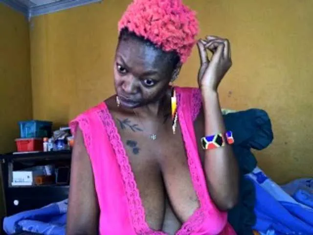 Live sex webcam photo for CleavageKING #291137799