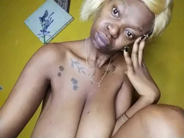 Live sex webcam photo for CleavageKING #292351386