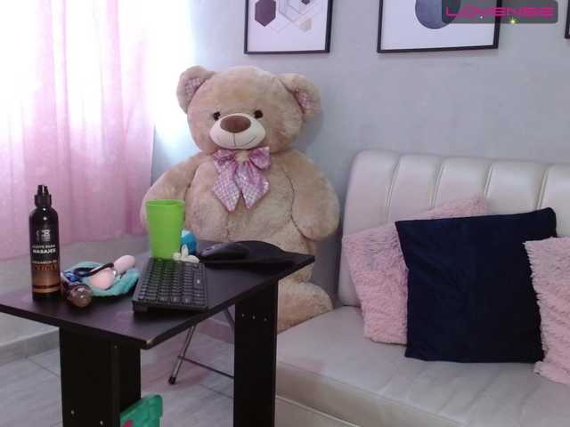 Live sex webcam photo for Clhoe-Lovex #275502159