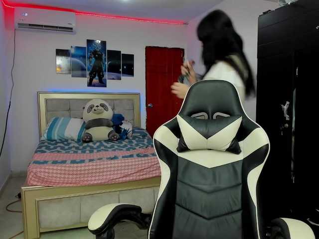 Live sex webcam photo for Cloequeengirl #276748081