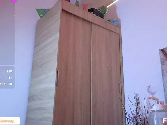 Live sex webcam photo for Cloesweety #292168812