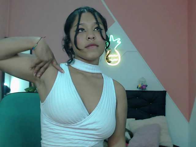 Live sex webcam photo for Cloey-Moon #278186224