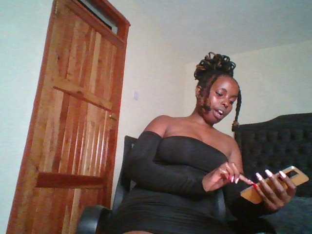 Live sex webcam photo for Cocobela1 #277902419