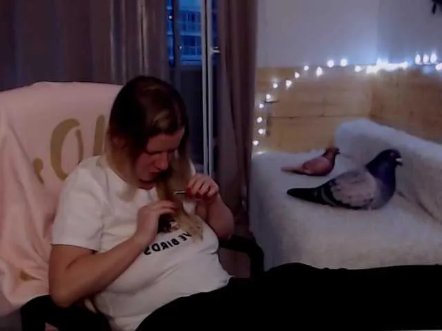 Live sex webcam photo for CoconutLegs #275547805