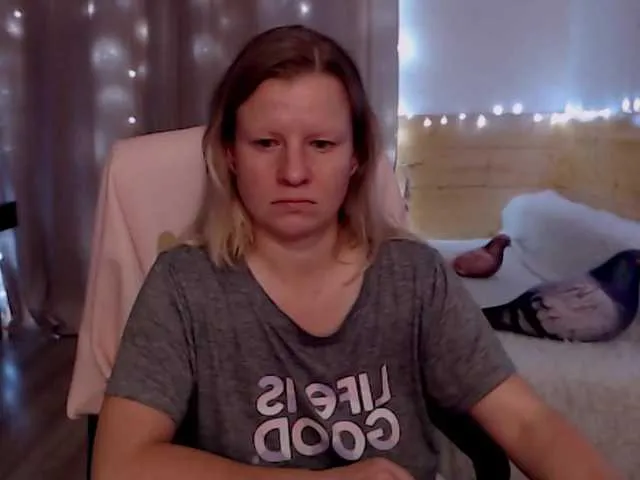 Live sex webcam photo for CoconutLegs #275585879