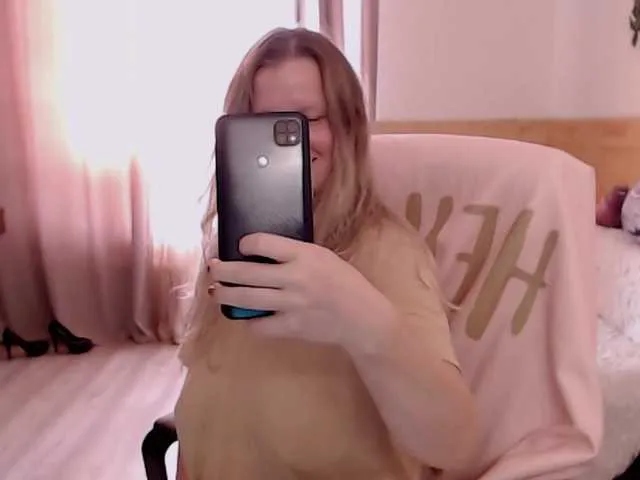 Live sex webcam photo for CoconutLegs #275671061