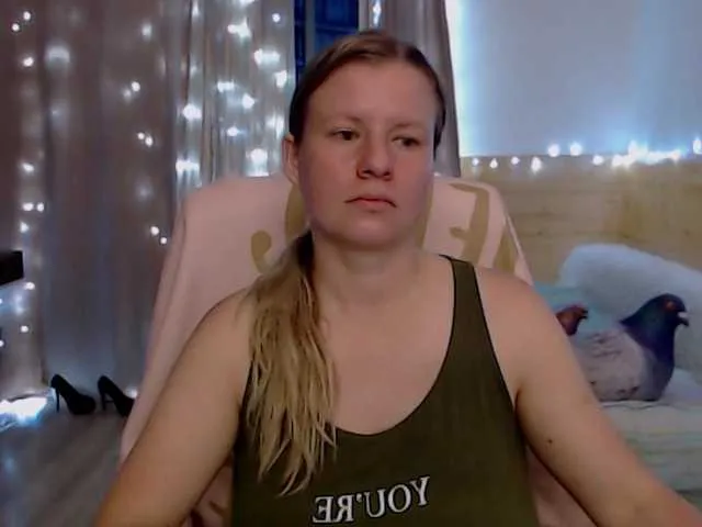 Live sex webcam photo for CoconutLegs #275717789