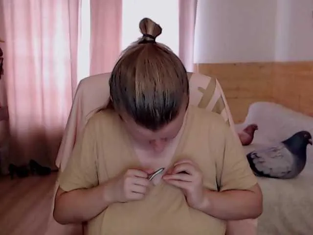 Live sex webcam photo for CoconutLegs #275799592