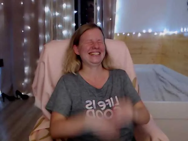 Live sex webcam photo for CoconutLegs #275936561