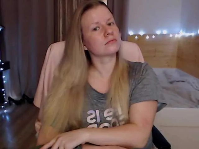 Live sex webcam photo for CoconutLegs #275953657