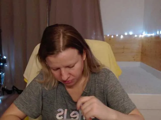 Live sex webcam photo for CoconutLegs #276089090