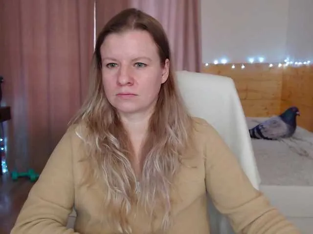 Live sex webcam photo for CoconutLegs #276592872