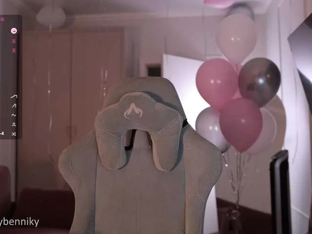 Live sex webcam photo for Coconutkitty #291689213