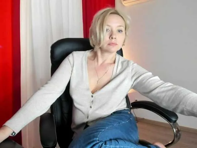 Live sex webcam photo for Colette1W #272630675