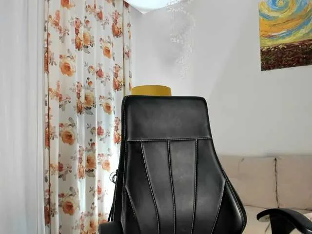 Live sex webcam photo for Colette1W #273424033