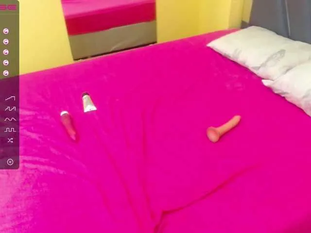 Live sex webcam photo for ColletteJones #272375799