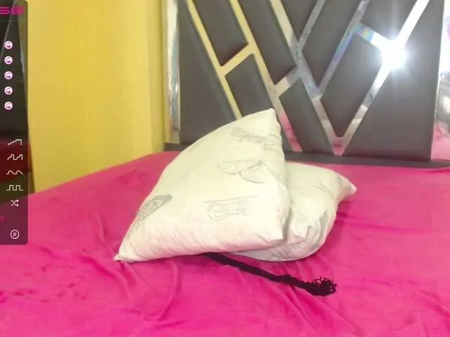 Live sex webcam photo for ColletteJones #272401960