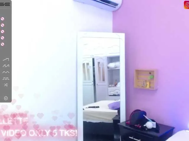 Live sex webcam photo for ColletteJones #273593795